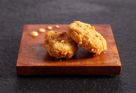 Cultivated chicken on a wood serving dish