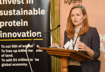 Ellie Walden at the UK Parliament event – Ellie made a speech advocating cultivated meat to parliamentarians, senior government officials, regulators, and parliamentary staff.