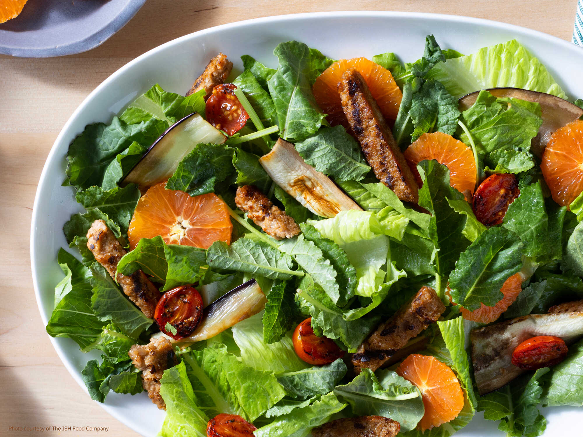 The nutritional profile of plant-based meat: strengths and opportunities 1 Bowl of salad with citrus and plant-based chicken